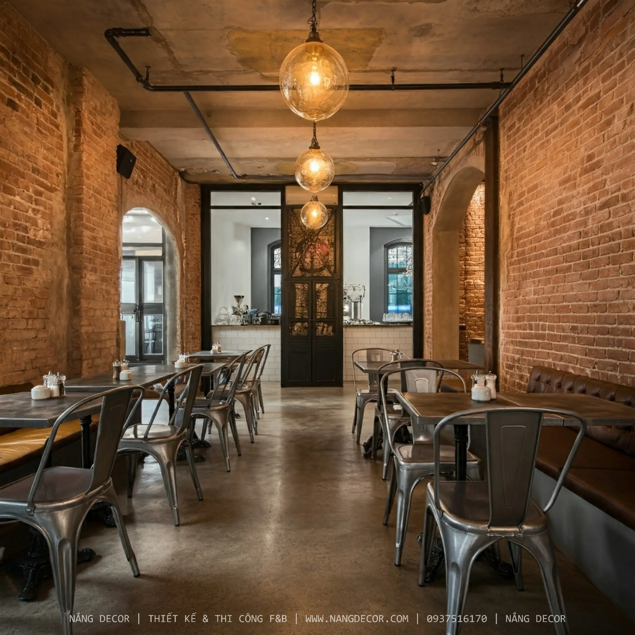 Bàn ghế gỗ ngoài trời cho quán cafe sân vườn nhỏ ấm cúng