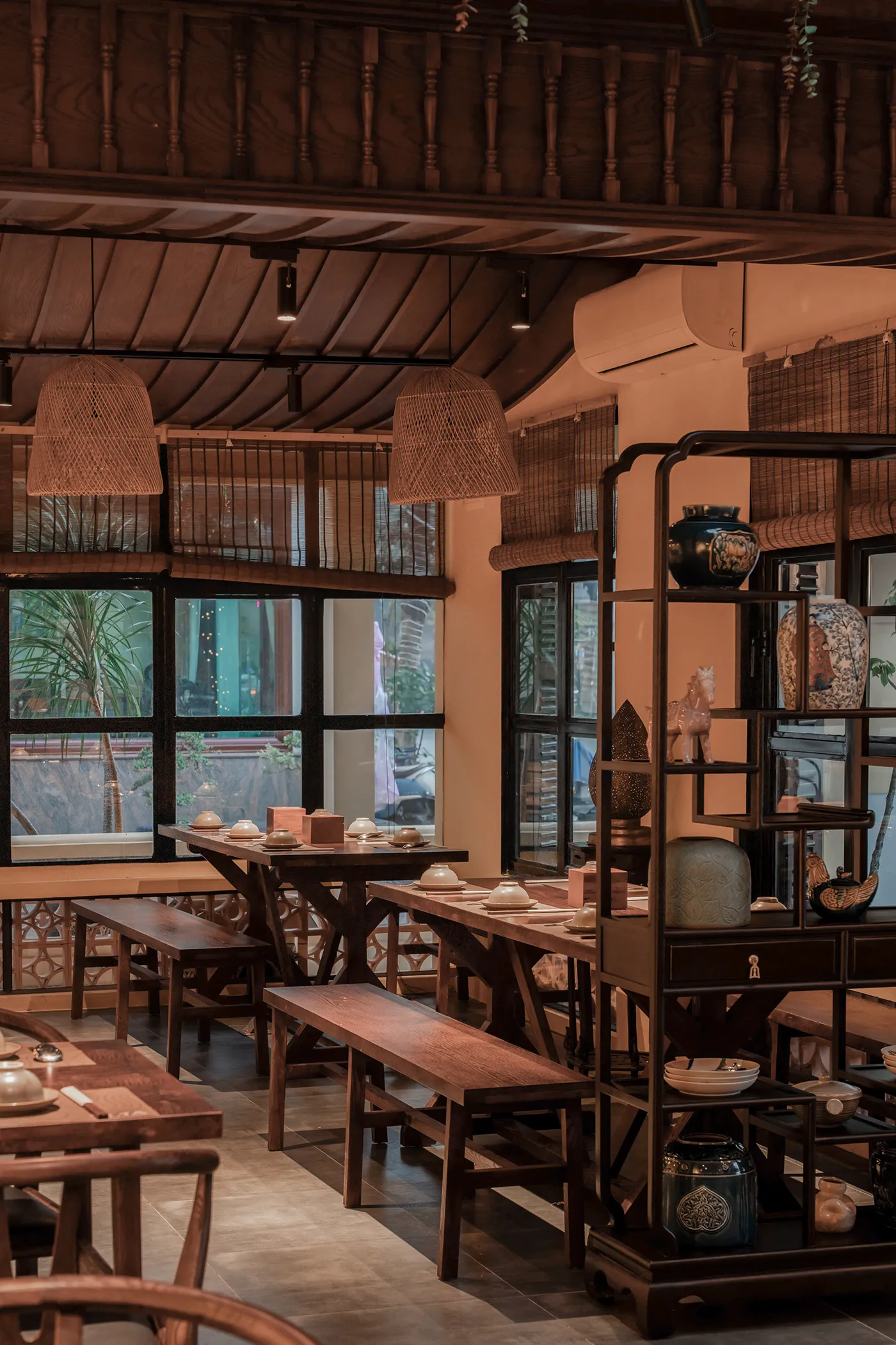 Chuyên gia Nắng Decor tư vấn giải pháp mặt bằng nhà hàng buffet hiệu quả.