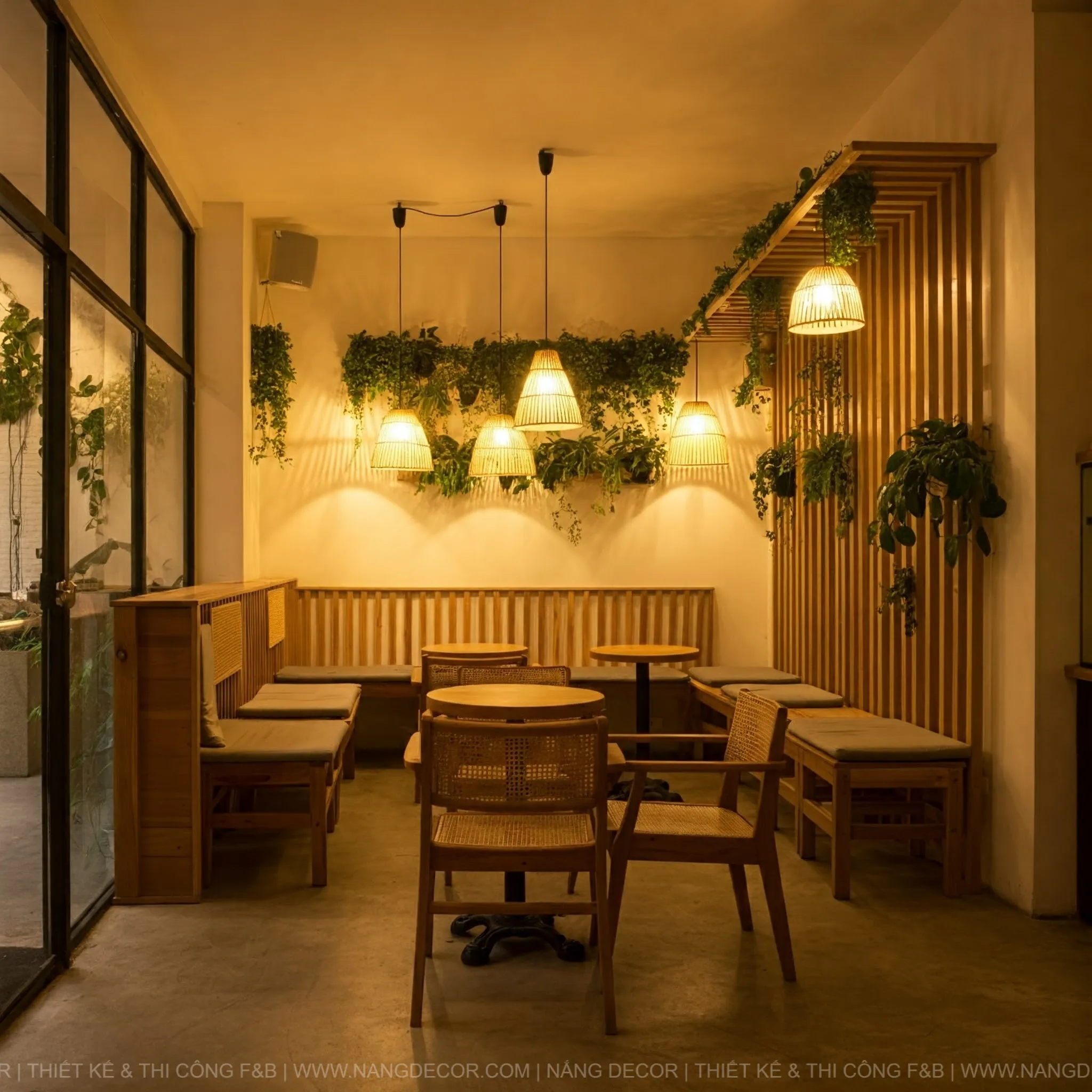Mẫu thiết kế quán cafe sân vườn đơn giản, gần gũi thiên nhiên.