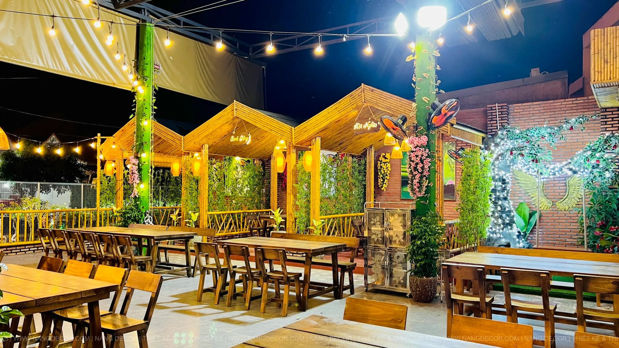 Không gian quán ăn đẹp hiện đại do Nắng Decor thiết kế.