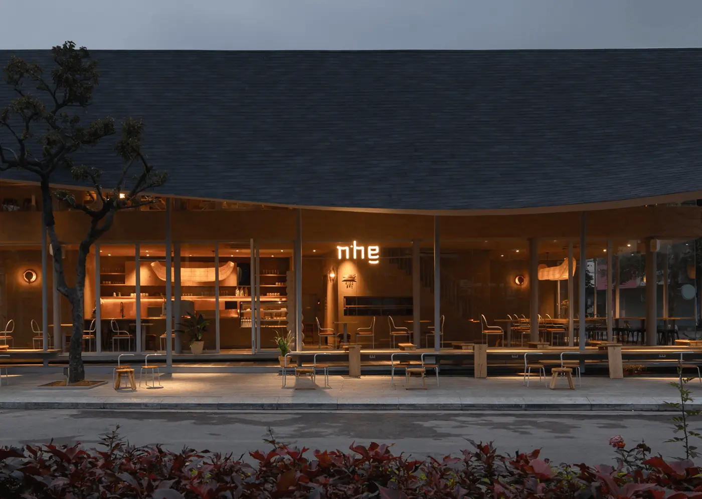 Mô hình thiết kế không gian quán cafe đa năng, kết hợp làm việc và thư giãn.